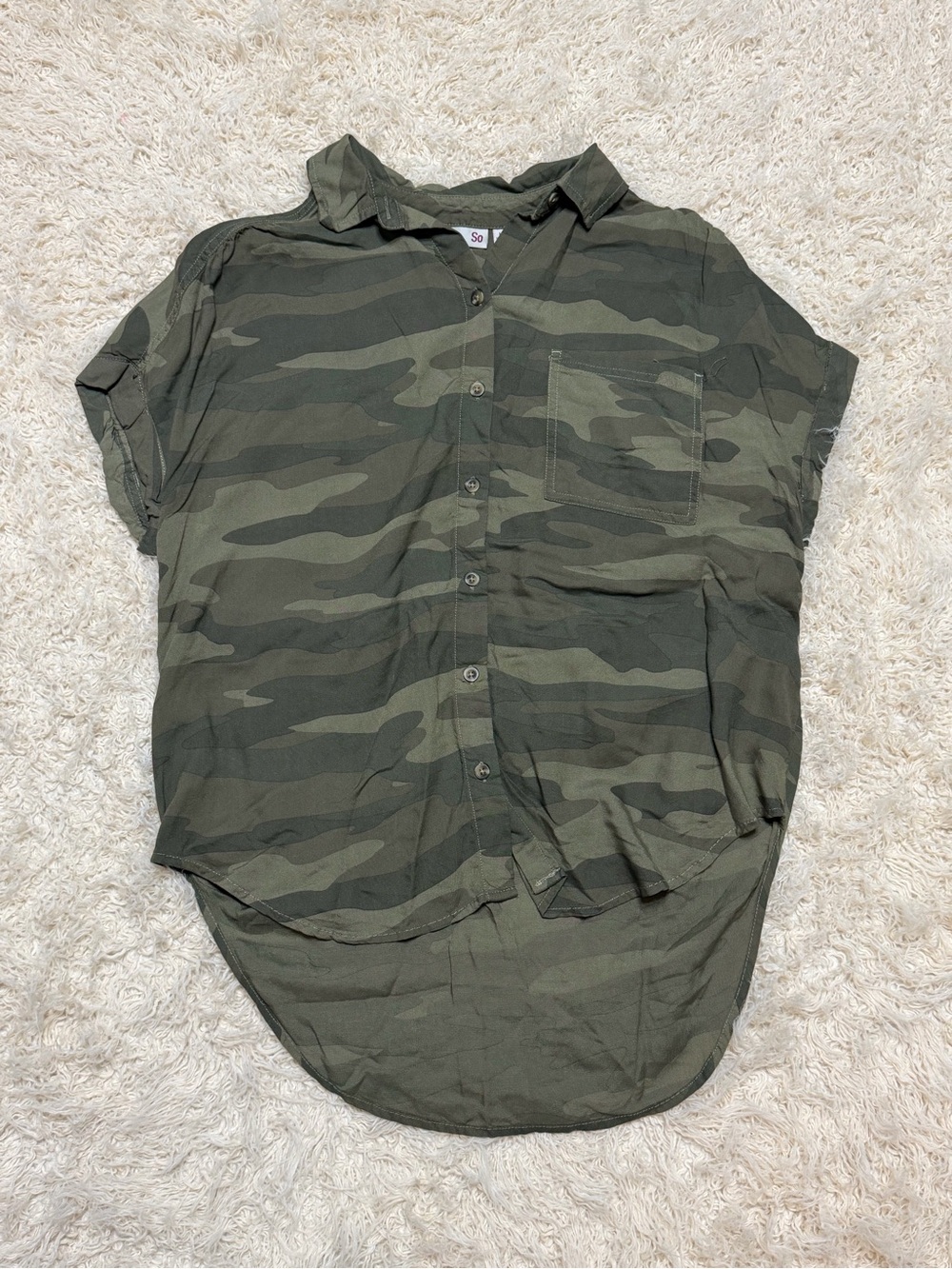 SO women’s size medium Camo Button-Up short sleeve top